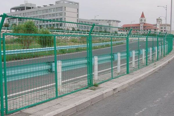 公路安全護欄網(wǎng)的價格構(gòu)成與報價指南